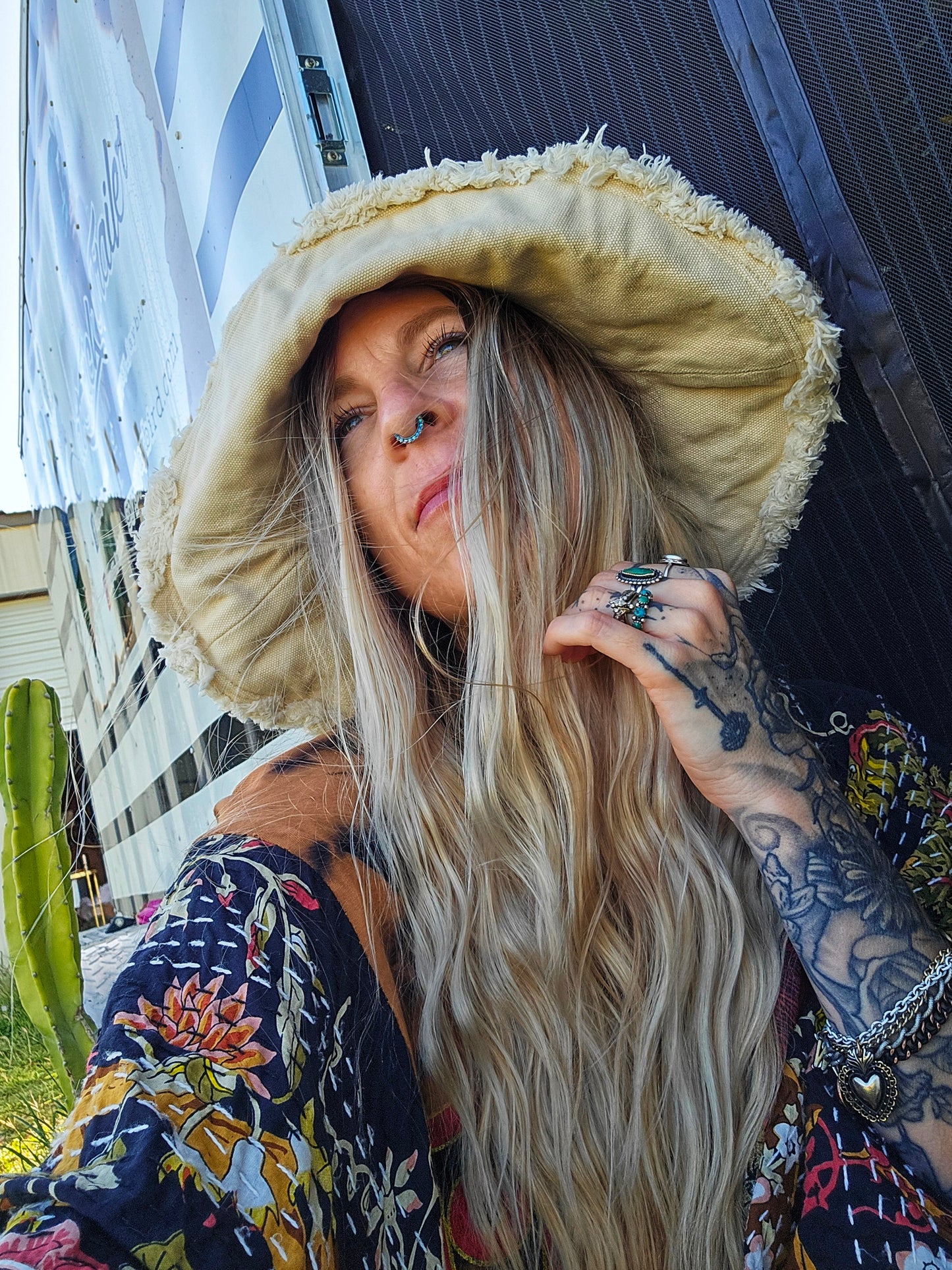 The "Shade Me" Bucket Lid