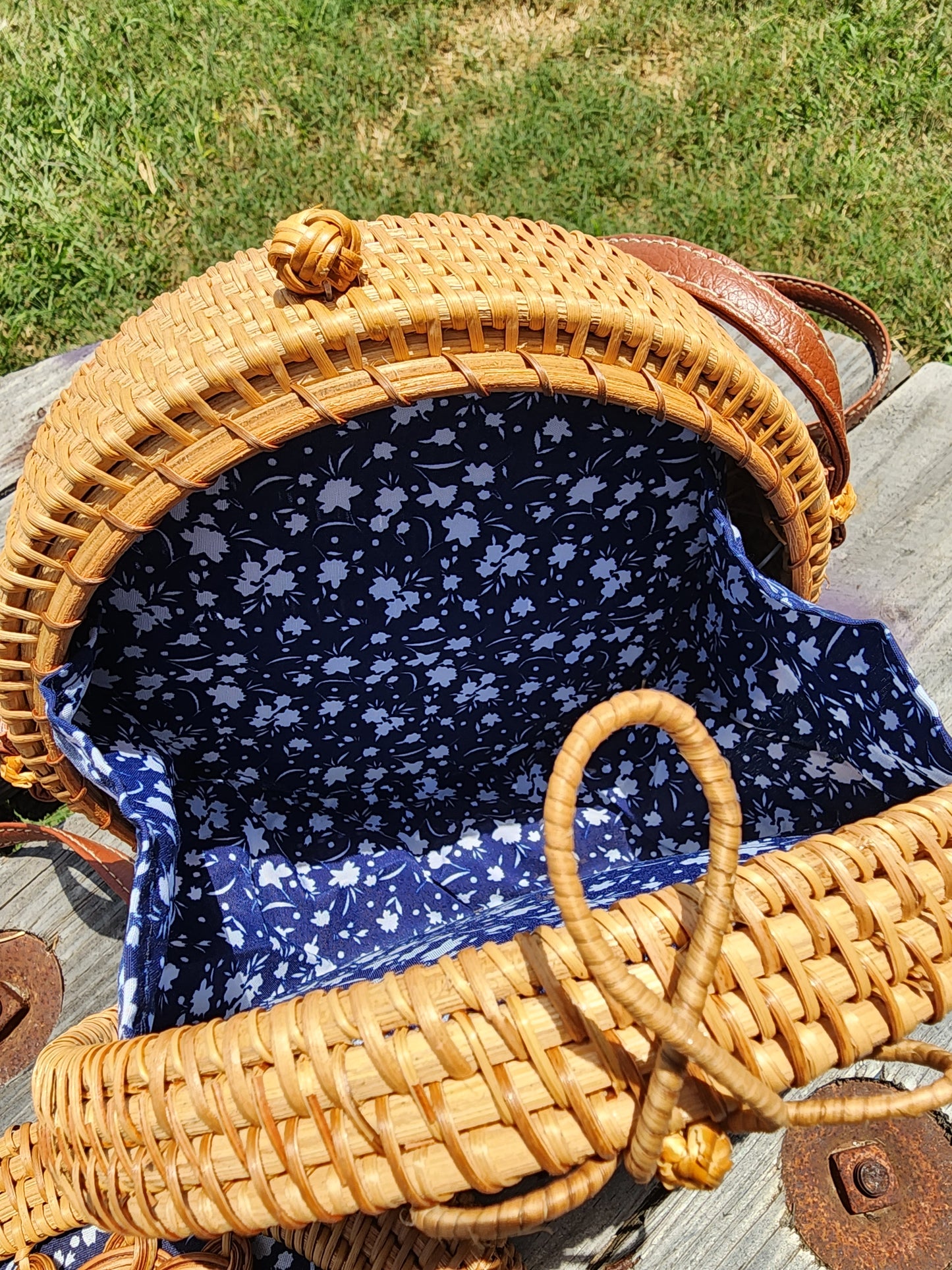 The "Wave on Wave" Raffia bag