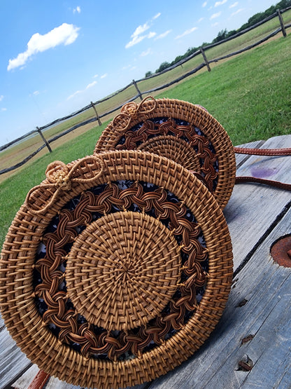 The "Wave on Wave" Raffia bag