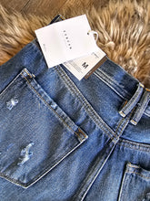 Load image into Gallery viewer, KanCan Button-up Shorts
