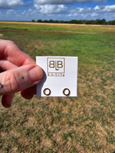 Load image into Gallery viewer, Simple Circle Stud Earrings
