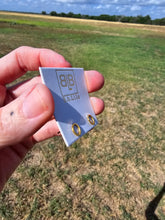 Load image into Gallery viewer, Simple Circle Stud Earrings
