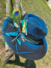 Load image into Gallery viewer, The &quot;Blink Twice&quot; Lid
