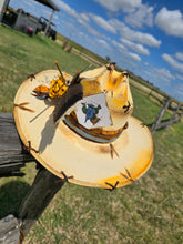 Load image into Gallery viewer, The &quot;Eastwood&quot; Lid
